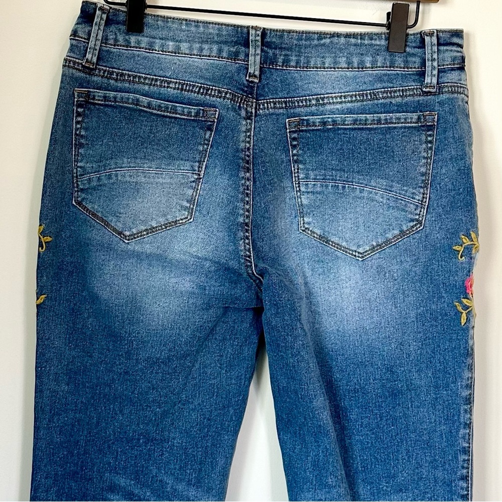 NWT Flamingals Floral Embroidered Boot Cut Jeans - Size: Large - Picture 7 of 13